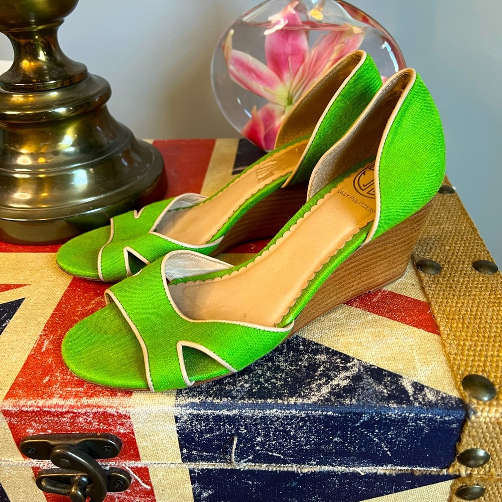 COPY - Lilly Pulitzer lime green sandals size 6M (sample)